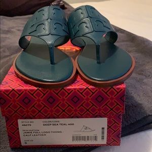 Tory Burch Jamie Full Logo Thong Size 9 NWT